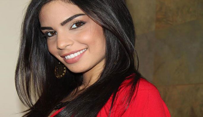 الممثلة اللبنانية ريتا حايك