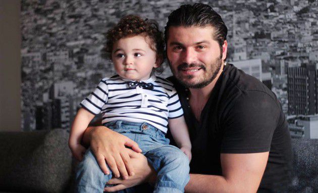 الممثل السوري يزن السيد وابنه