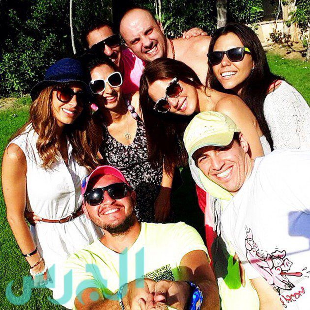 بالصور دنيا سمير غانم وزوجها في نزهه مع أصدقائهما (4)