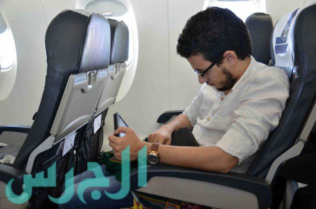 مصطفى عاطف في الطائرة اثناء توجهه للشيشان