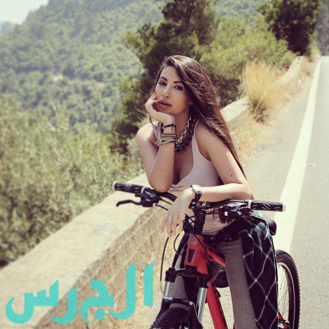 جيهان شقيقة ميريام فارس تطل على أحراش لبنان مع دراجتها 