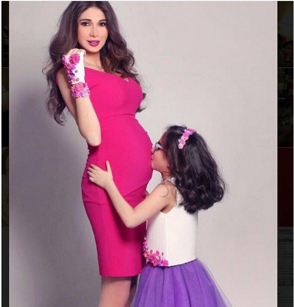 ديما صادق مع ابنتها