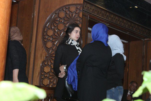 صديقات هبة معها داخل المسجد