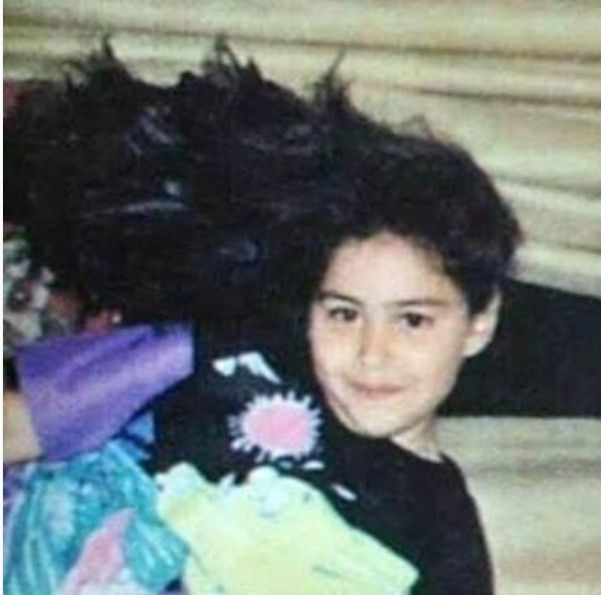 منة شلبي في طفولتها