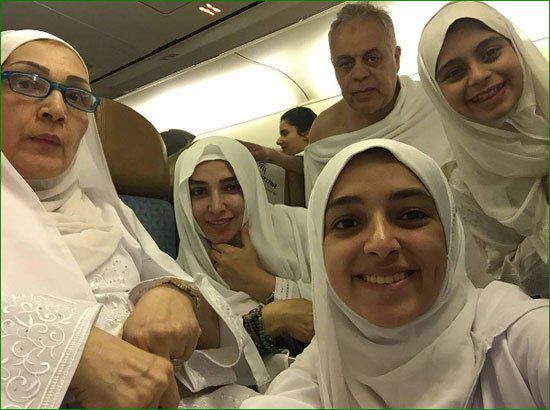 لقطة لروجينا مع عائلتها من داخل الطائرة