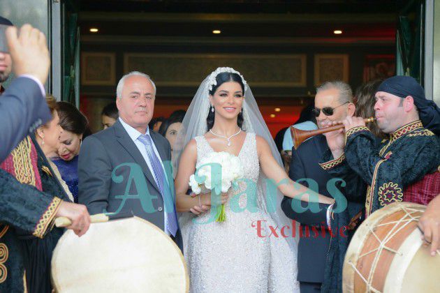 والد ريما السيد حسين يسلم ابنته لعريسها وسام