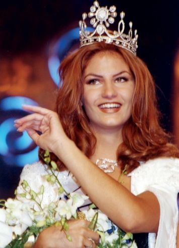 ساندرا حي تُوجت ملكة جمال لبنان منذ 16 عاماً