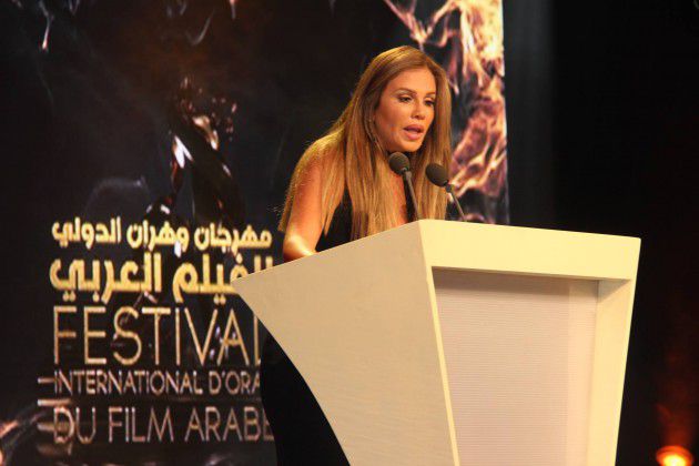 النجمة اللبنانية نيكول سابا تلقي كلمتها للحضور