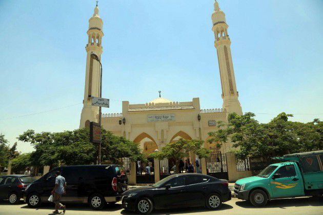المسجد الذي شيعت منه جنازة محمد خان