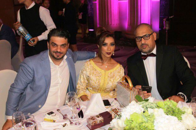 الفنانة المغربية دنيا بطمة مع زوجها ومدير أعمالها محمد الترك والزميل زكريا فحام