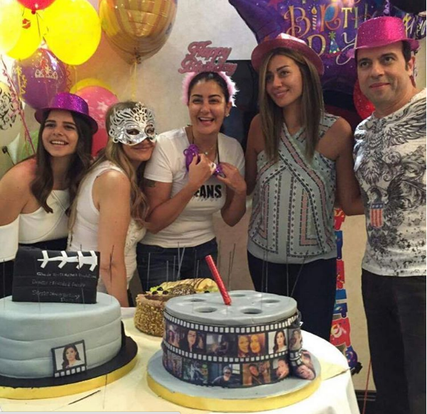 غادة عبد الرازق تحتفل بعيد ميلادها مع عائلتها