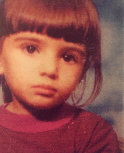 هكذا كانت تبدو لينا القيشاوي في مرحلة طفولتها
