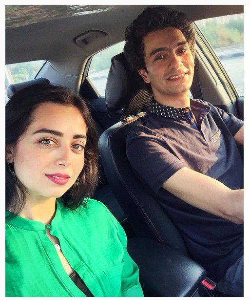 هبة مجدي وزوجها محمد محسن في السيارة