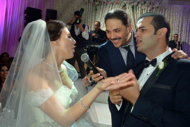 رامي عياش بين العروسين والأجواء رائعة