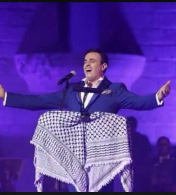صابر الرباعي يغني على المسرح الفلسطيني