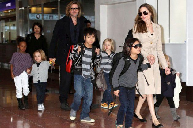 انجلينا جولي طلبت الطلاق لأجل أطفالها