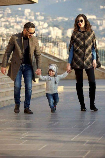 قيس الشيخ نجيب مع ابنه وزوجته للمرة لأولى