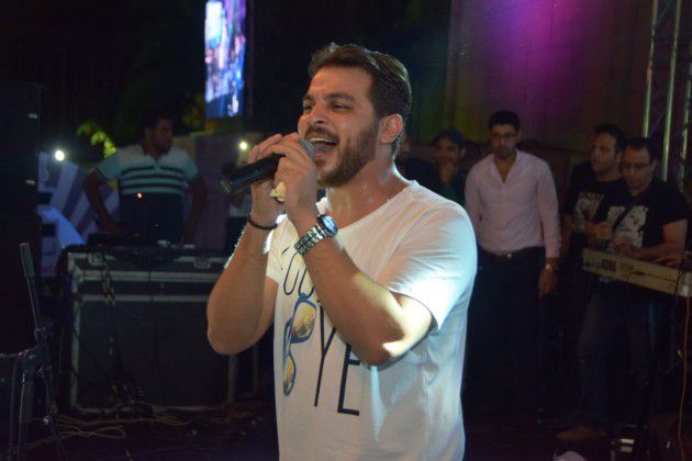 محمد رشاد يحيي آخر حفلاته وسط تفاعل الجمهور