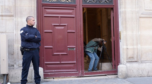 مدخل شقة كيم كاردشيان السرية في باريس l'Hotel de Pourtalès