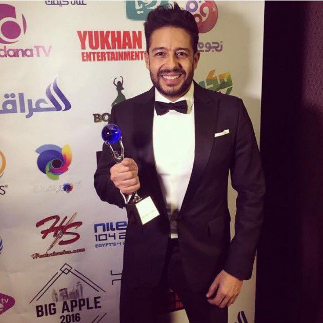 محمد حماقي يتسلم جائزة الـ Big Apple Music Awards