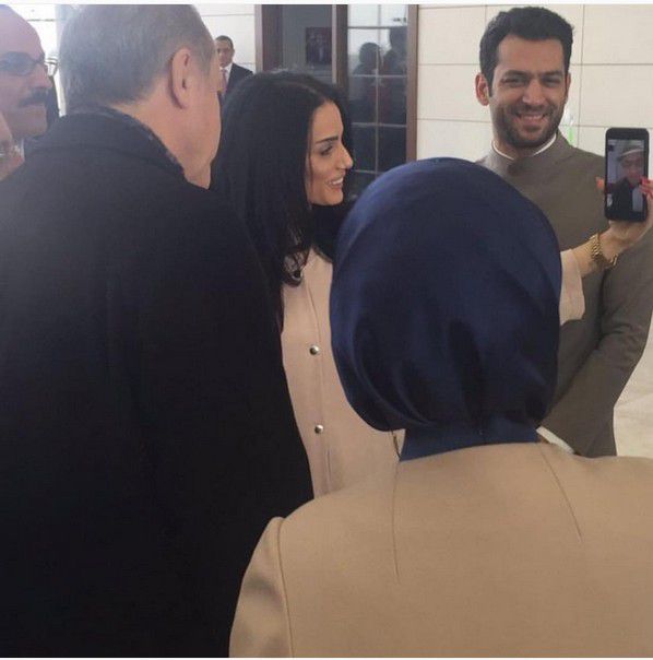 أردوغان يطلب يد إيمان لمراد من والدها عبر الفايس تايم