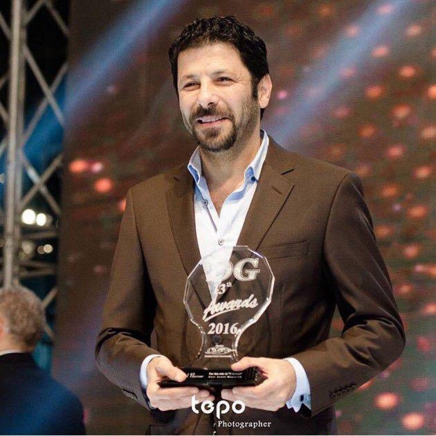 إياد نصار يتسلم جائزة أفضل ممثل في مهرجان الدير جست
