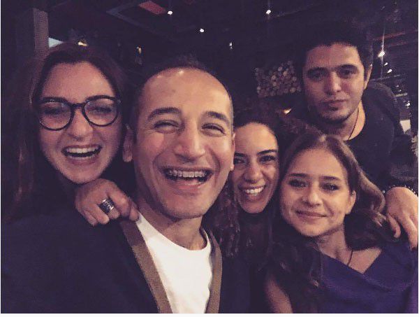 نيللي كريم تحتفل بعيد ميلادها مع أصدقائها