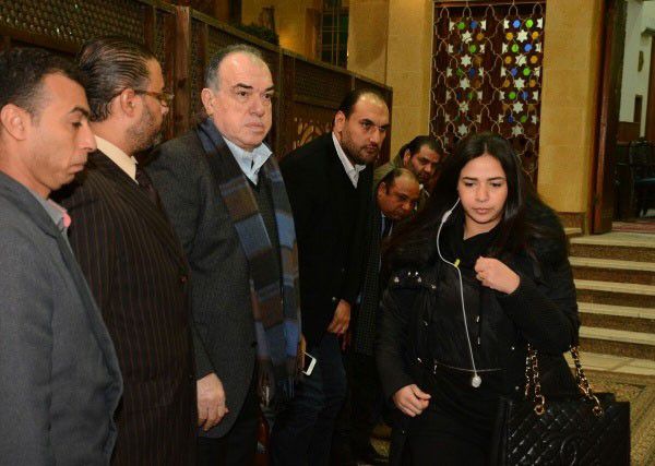 الفنانة المصرية إيمي سمير غانم تظهر بوزن زائد في عزاء زوج ابنة فيفي عبده