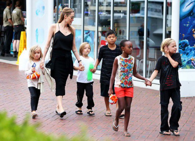 أنجلينا جولي وأطفالها
