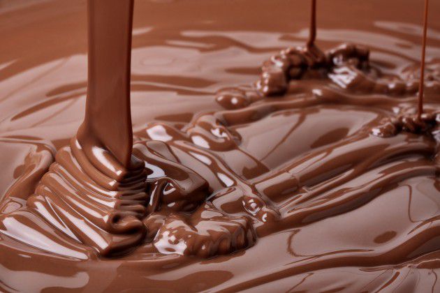 طعم الشوكولاتة الرائع، هو ما يفسّر سبب ارتباطها بتحسّن مزاج الإنسان ومعنوياته