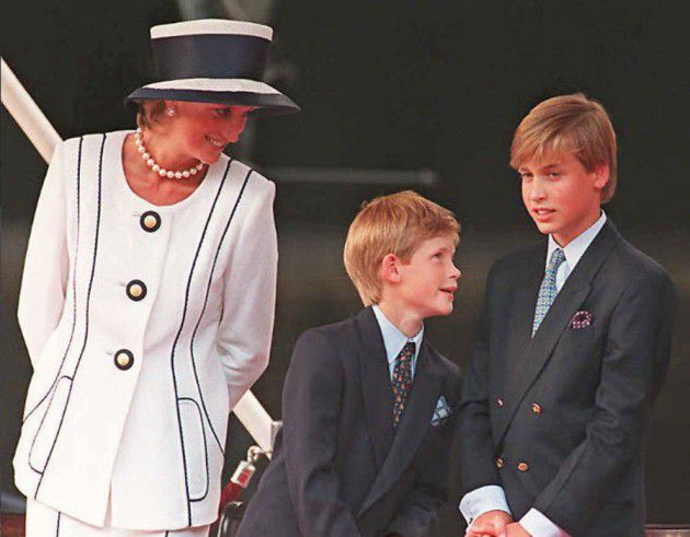 الأميرة ديانا مع أبنائها الأمير وليام والأمير هاري