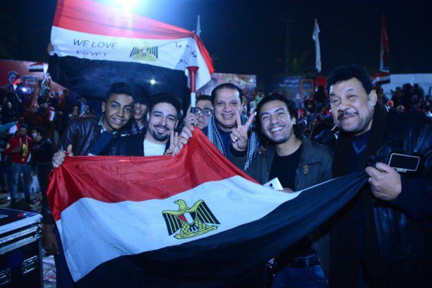 غروب المصورالصحافي سيد شعراوي يحتفل بفوز مصر على بوركينا فاسو