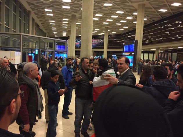 الجمهور يستقبل همام في المطار بعد خروجه من برنامج (آراب أيدول)