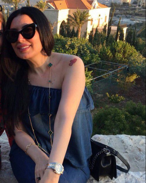 الممثلة المصرية عبير صبري بـ Top مكشوف، أظهر التاتو الذي وضعته على ذراعها