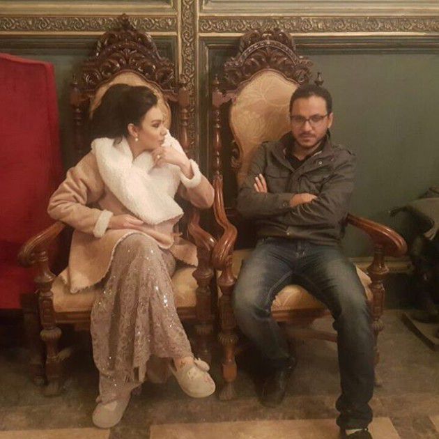 ميرهان حسين برفقة المؤلف والمخرج بيتر ميمي من كواليس مسلسل (الأب الروحي)