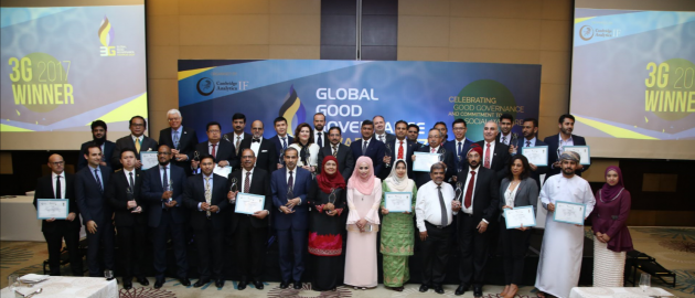 صورة جماعية لمنظمين وفائزين "الجائزة العالمية للحوكمة الرشيدة"