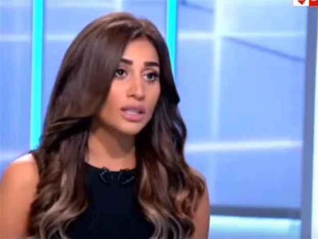 الممثلة المصرية دينا الشربيني في لقطة من برنامج (فحص شامل)