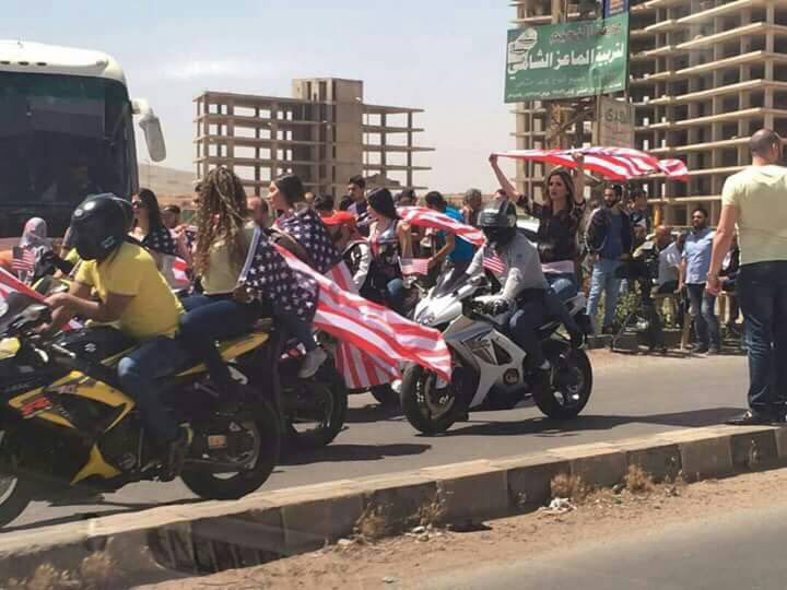الأعلام الأميركية ترفع في دمشق بسبب (بقعة ضوء)