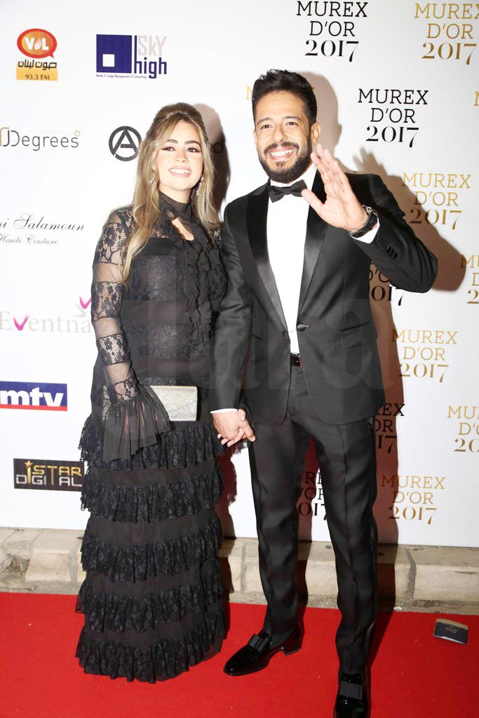 النجم المصري محمد حماقي وزوجته