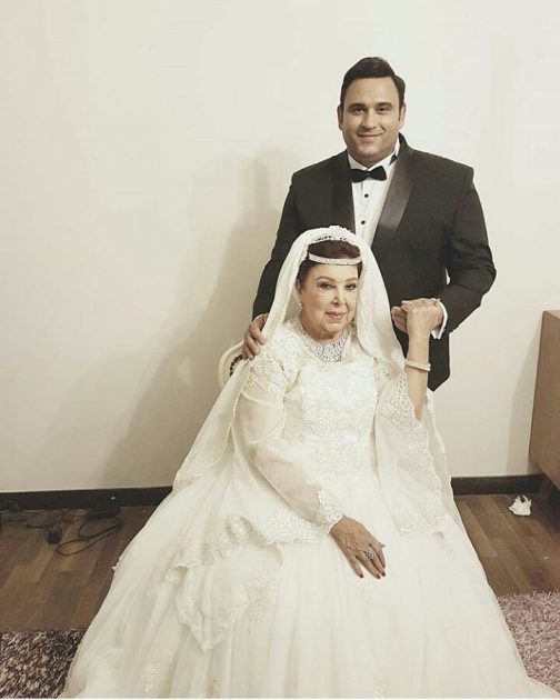 النجمة المصرية رجاء الجداوي بفستان الزفاف في لقطة من مسلسل (ريّح المدام)