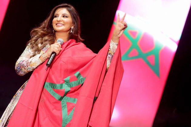 شذى حسون تحمل العلم المغربي