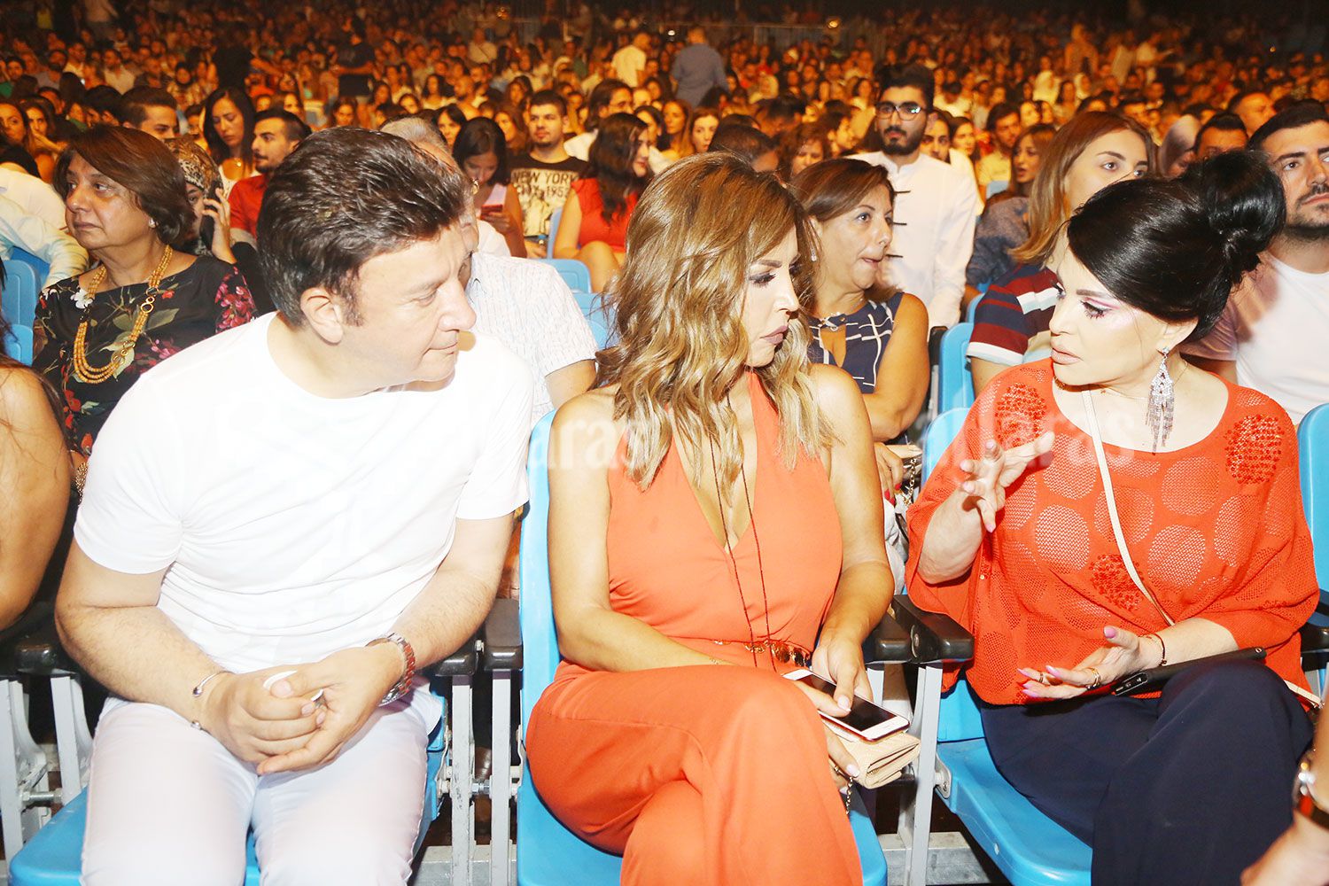 رئيس مهرجانات (بياف) ميشال ضاهر مع الإعلامية ريما نجيم والزميلة نضال الأحمدية