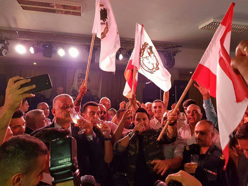 الأعلام اللبنانية ترفرف في حفل هشام الحاج