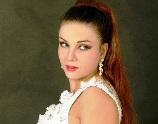 المغنية اللبنانية تينا زبيدي