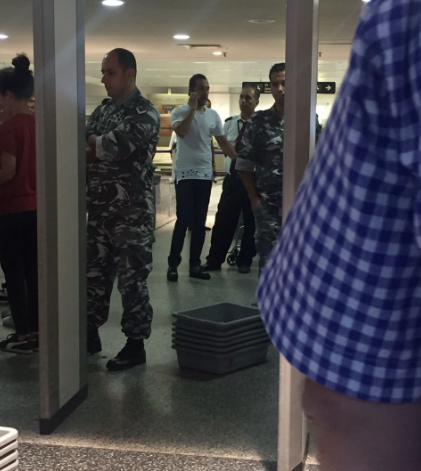حسين اليك يهدد عناصر الأمن في مطار بيروت