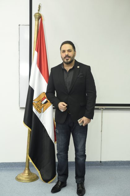 النجم اللبناني رامي عياش مع علم مصر