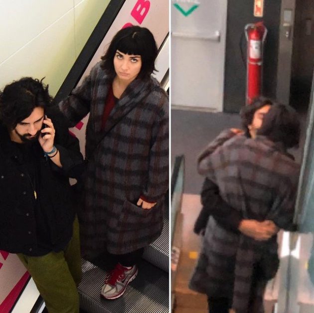 التركية لميس تقبل حبيبها على الدرج