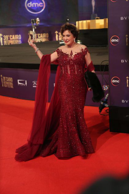 لبلبة تألقت بفستان أحمر في حفل افتتاح مهرجان القاهرة السينمائي
