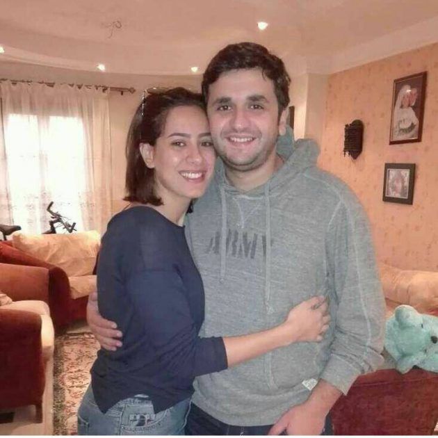 النجم المصري مصطفى خاطر برفقة زوجته في المنزل