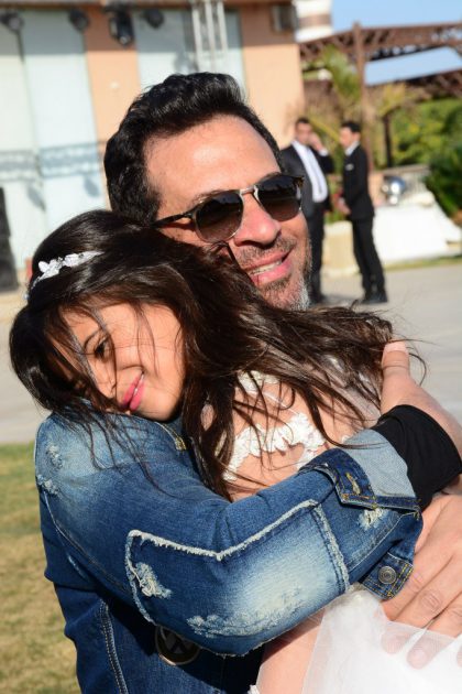 ماجد المصري يحتضن ابنته